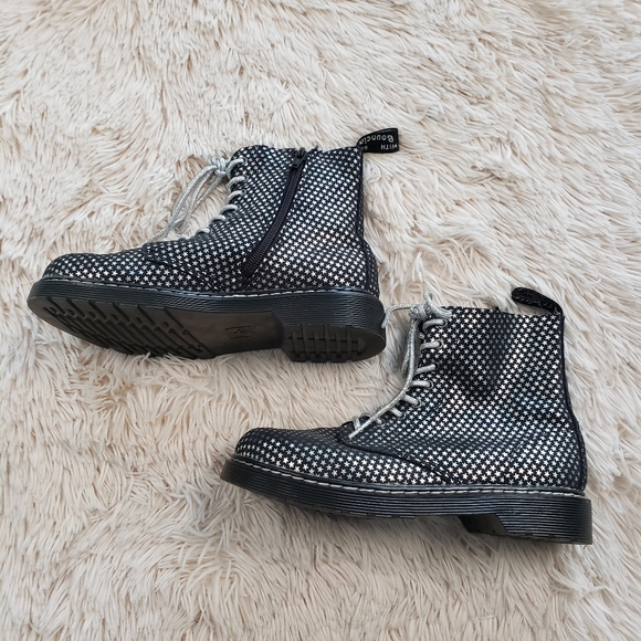 Dr. Martens new without Box size 5 Ladies 1460 Pascal Boot star boots - Picture 3 of 16
